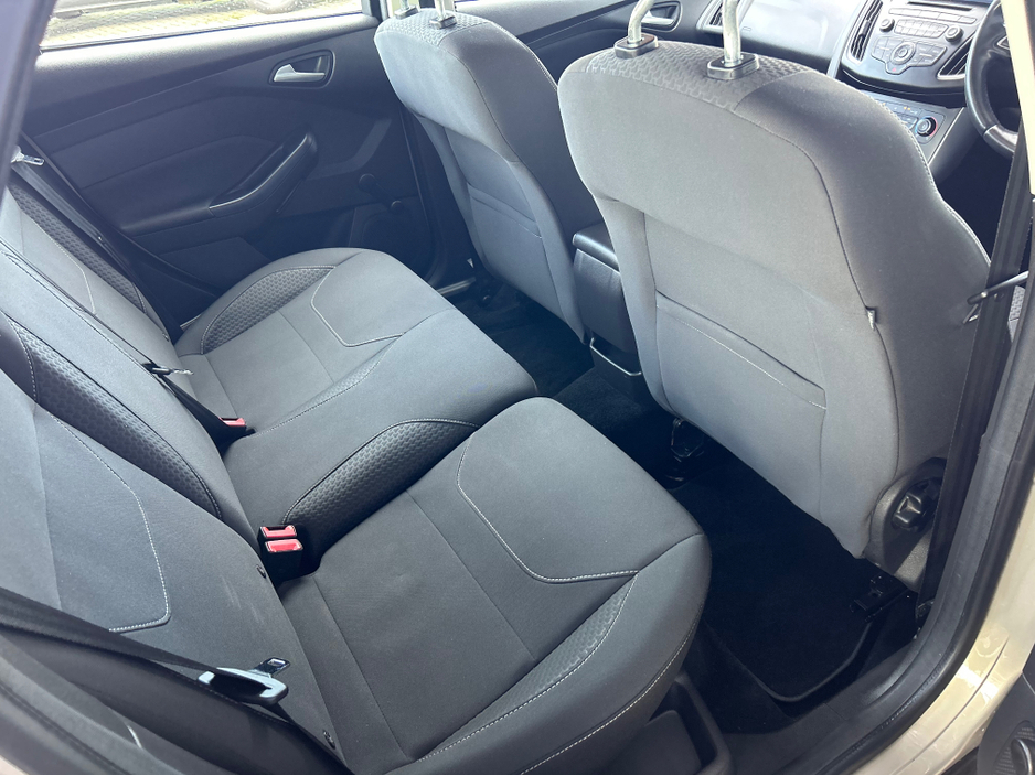2017 Ford Focus - image 2