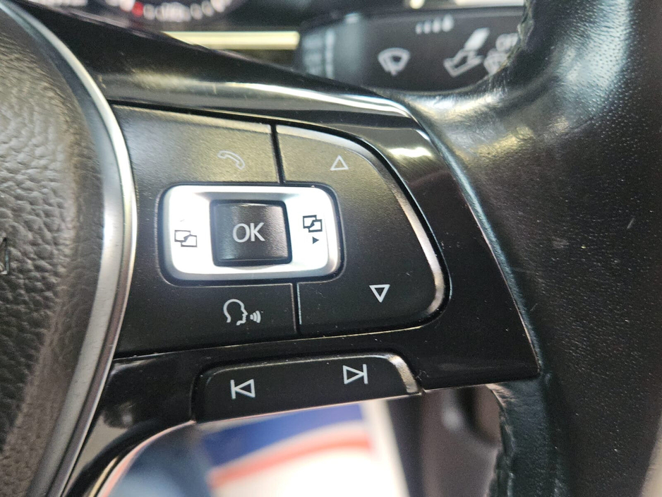 2018 Volkswagen Passat - image 10