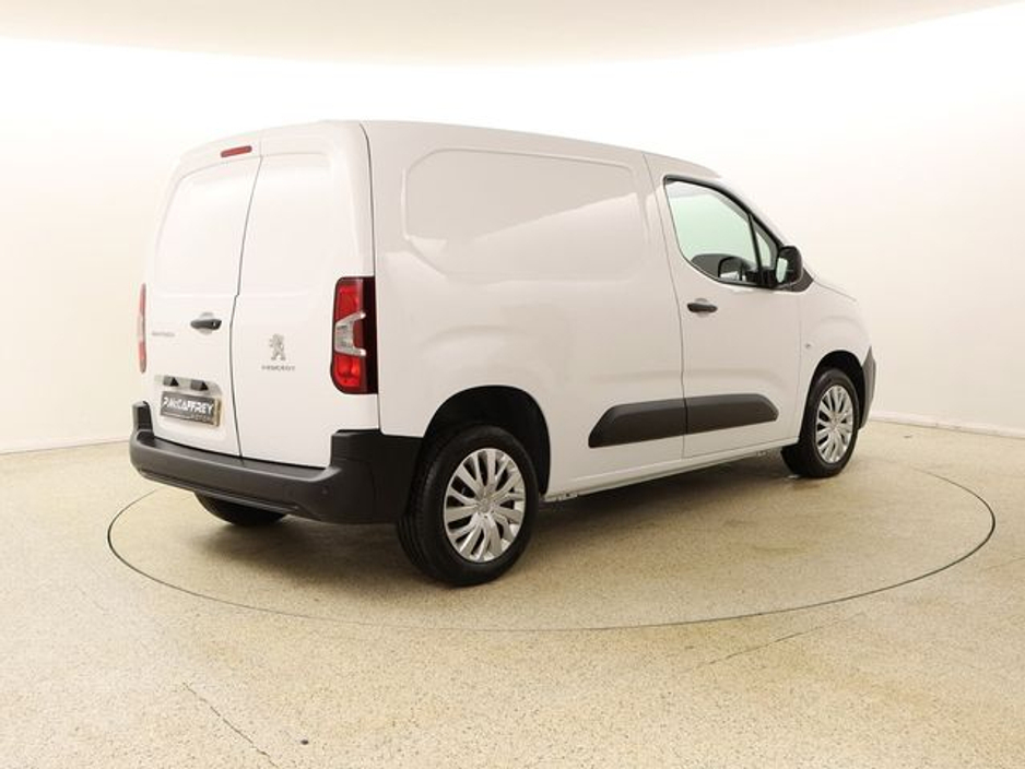 2022 Peugeot Partner - image 7