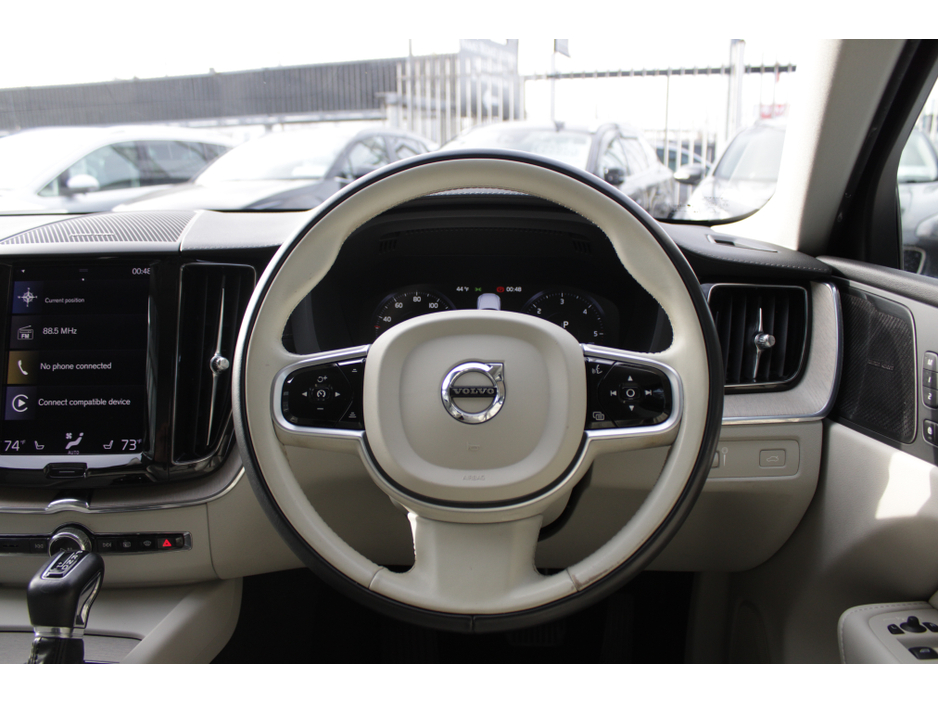 2020 Volvo XC60 - image 20
