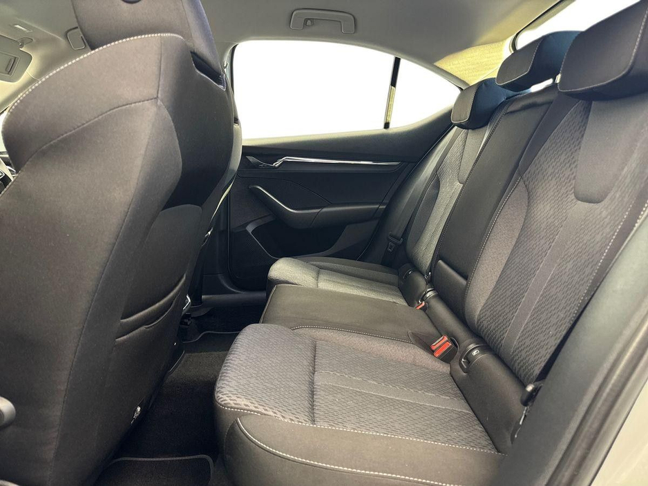 2024 Skoda Octavia - image 10