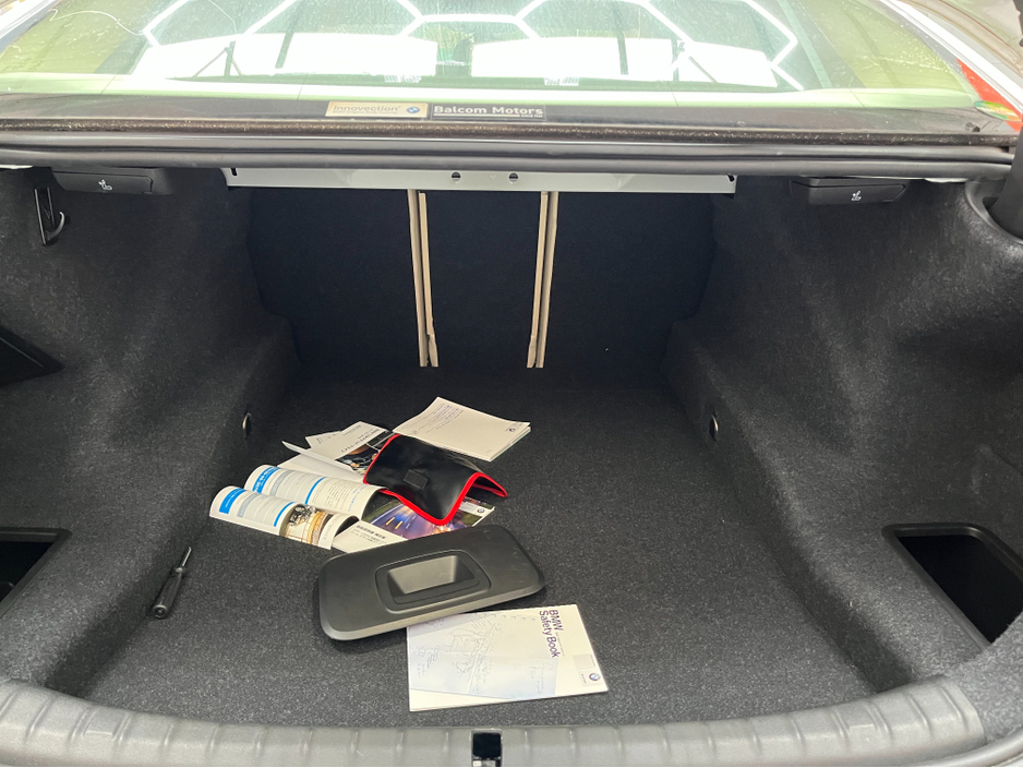 2017 BMW 5 Series - image 8