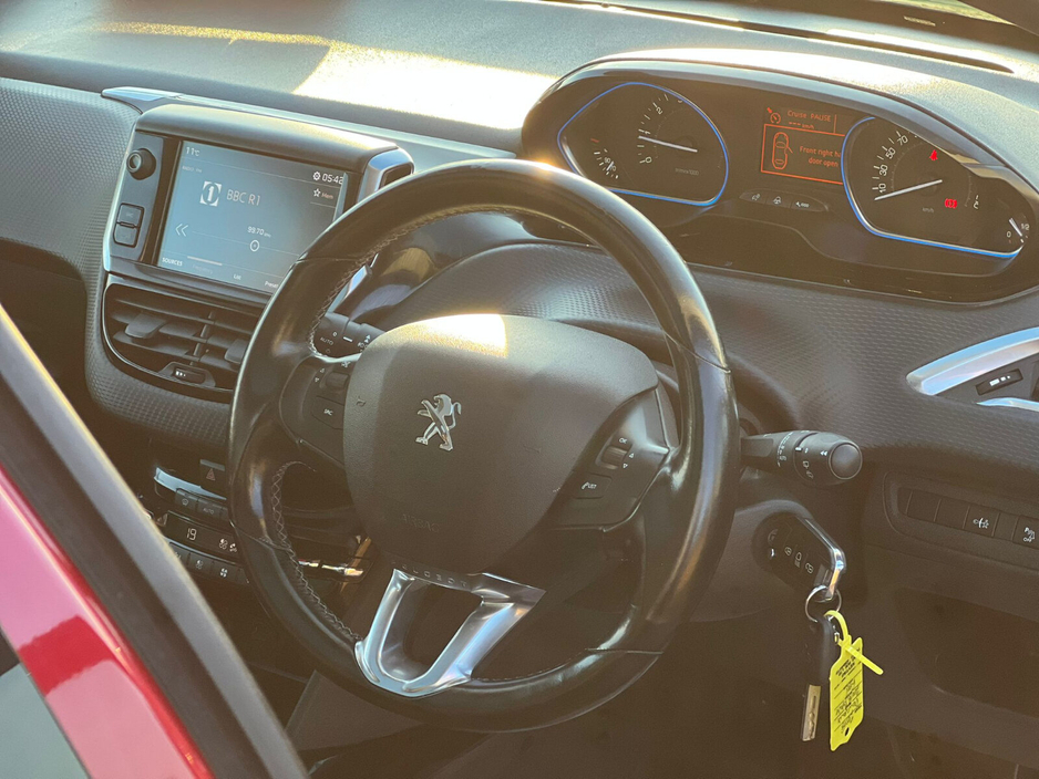 2018 Peugeot 2008 - image 5