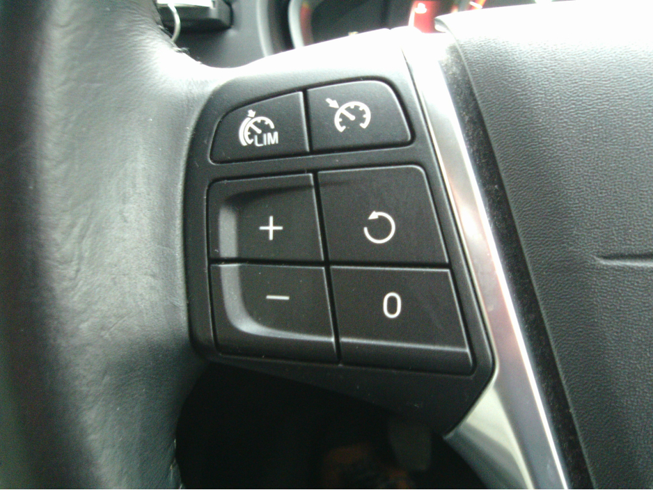 2015 Volvo V40 1.6 D2 SE ** FSH (Volvo ) ** 1 Owner  ** €11,745