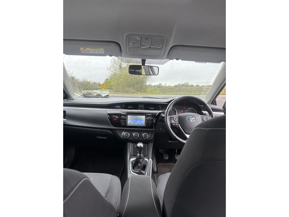 2016 Toyota Corolla - image 5