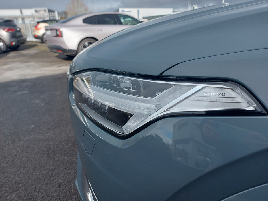 2023 Volvo XC90 T8 PHEV CORE AWD 5DR AUTO €67,950