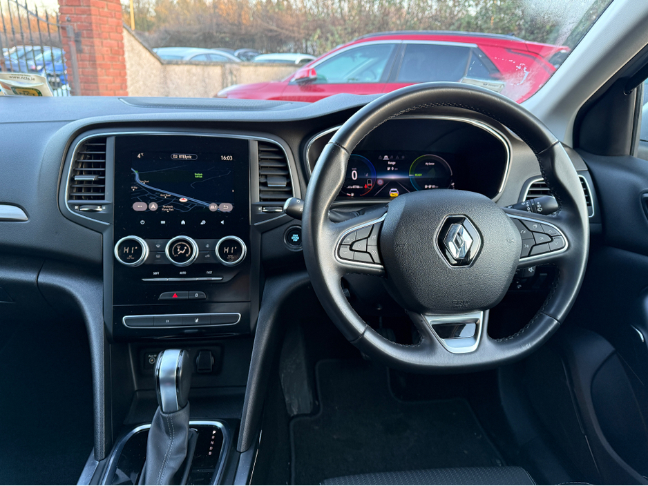 2021 Renault Megane - image 7