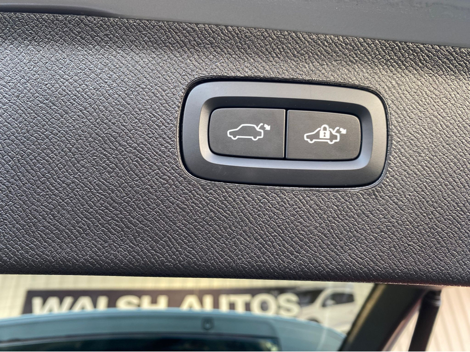 2023 Volvo XC90 2.0 T8 CORE 455BHP 5DR 7S €54,950