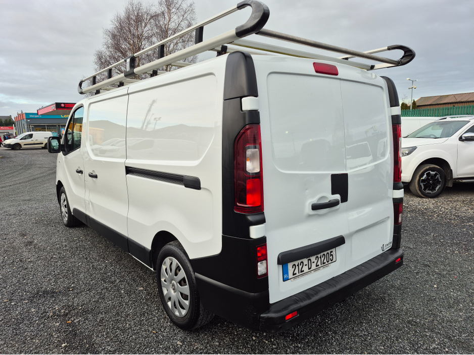 2021 Renault Trafic - image 3