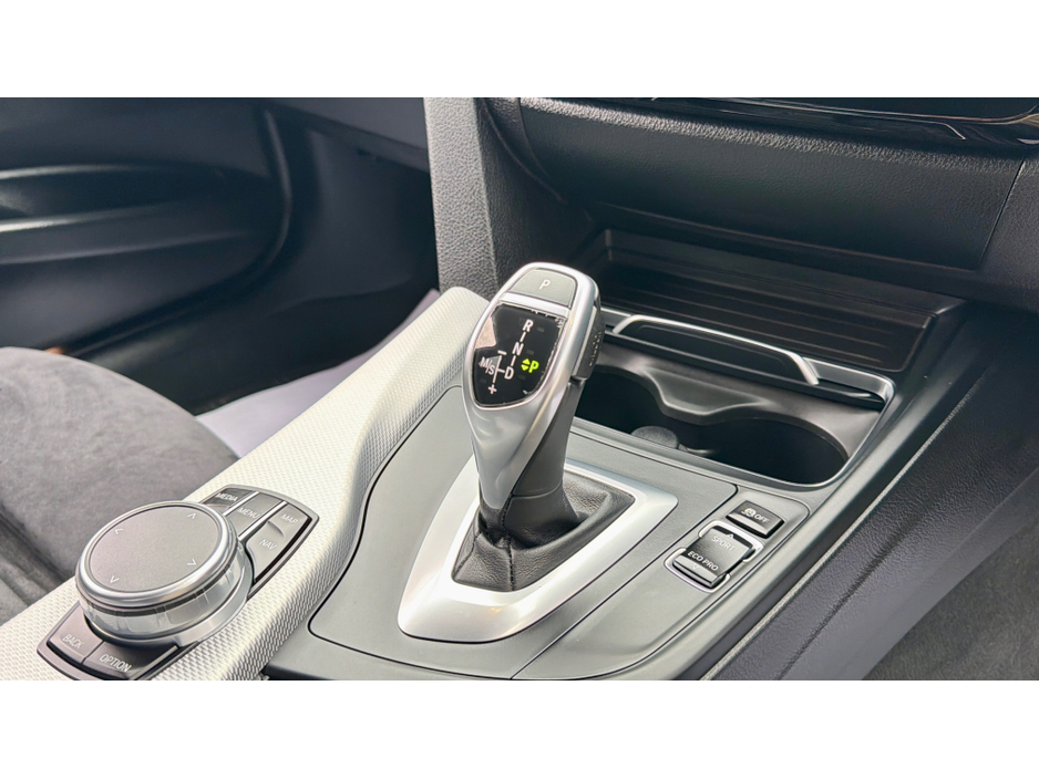 2017 BMW 3 Series - image 22