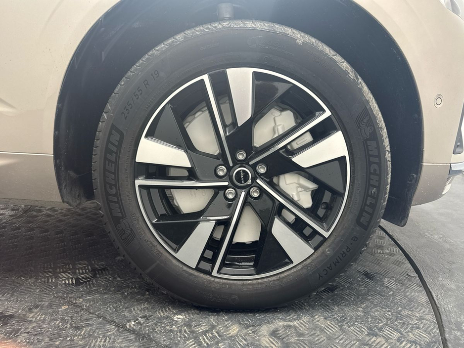 2026 Volvo XC60 - image 5