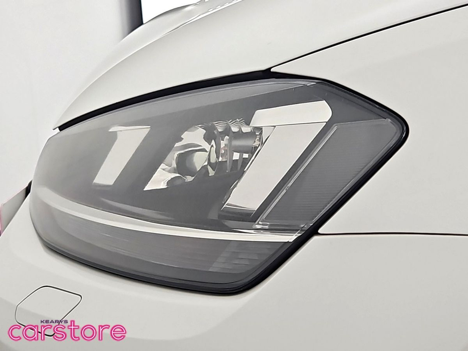 2016 Volkswagen Golf - image 16