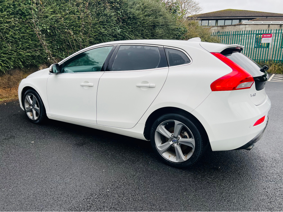 2015 Volvo V40 PRIVACY GLASS //  // REVERSE CAM €12,950