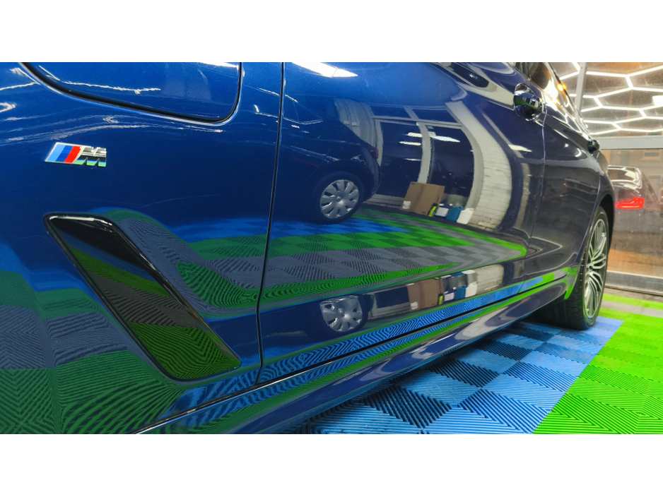 2018 BMW 5 Series - image 6