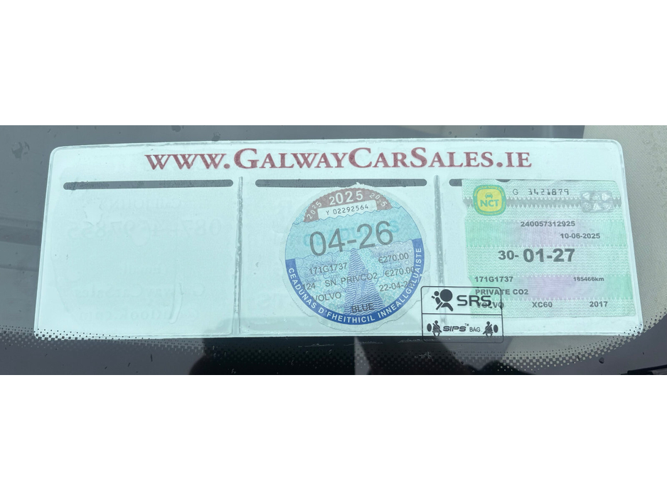 2017 Volvo XC60 - image 8