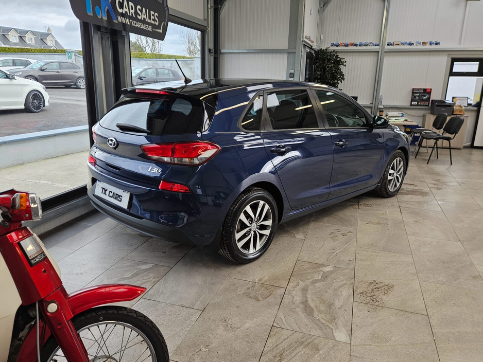 2017 Hyundai i30 - image 2