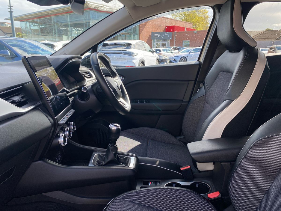 2020 Renault Captur - image 14