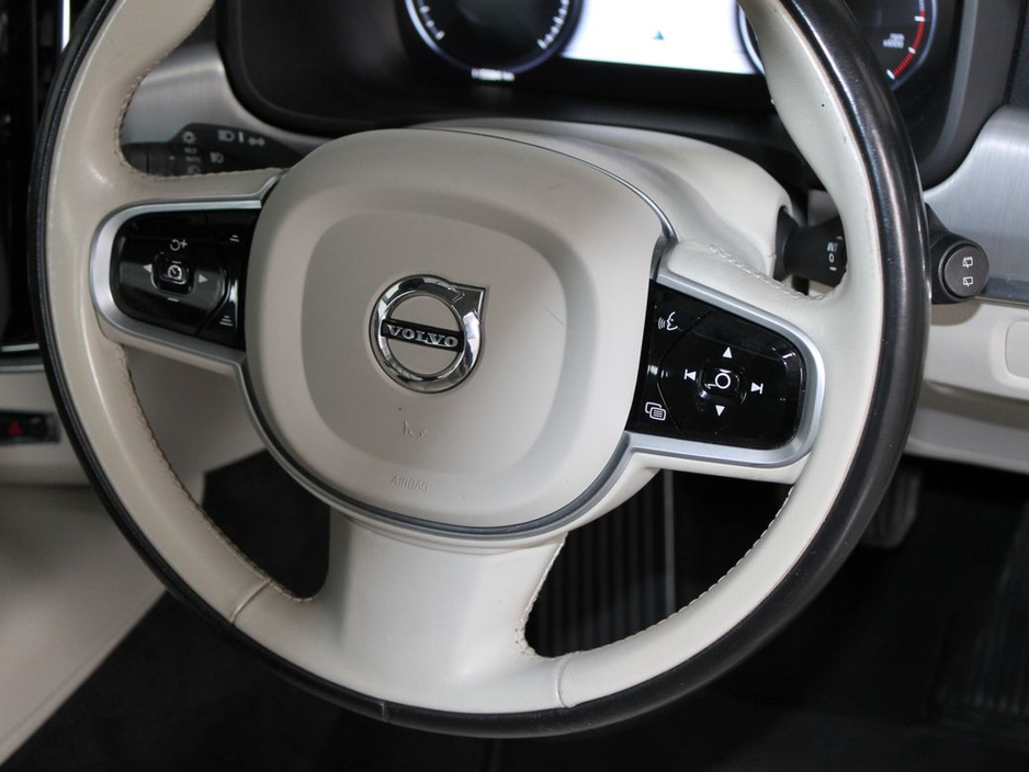 2020 Volvo V90 - image 11