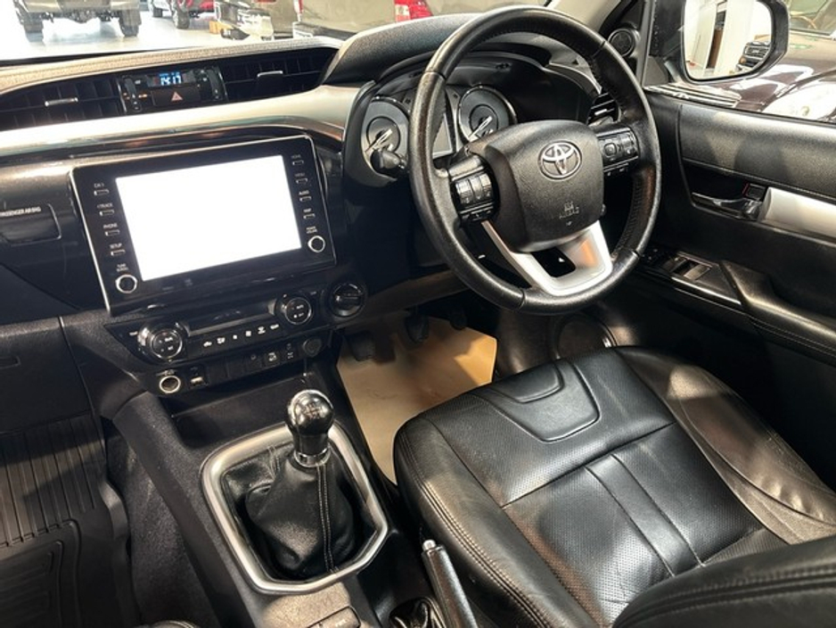 2022 Toyota Hilux 2.4 SR5 DOUBLE CAB 4DR €33,995