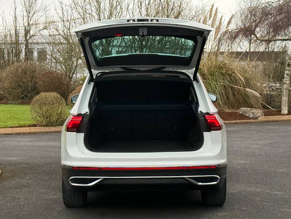 2021 Volkswagen Tiguan - image 8