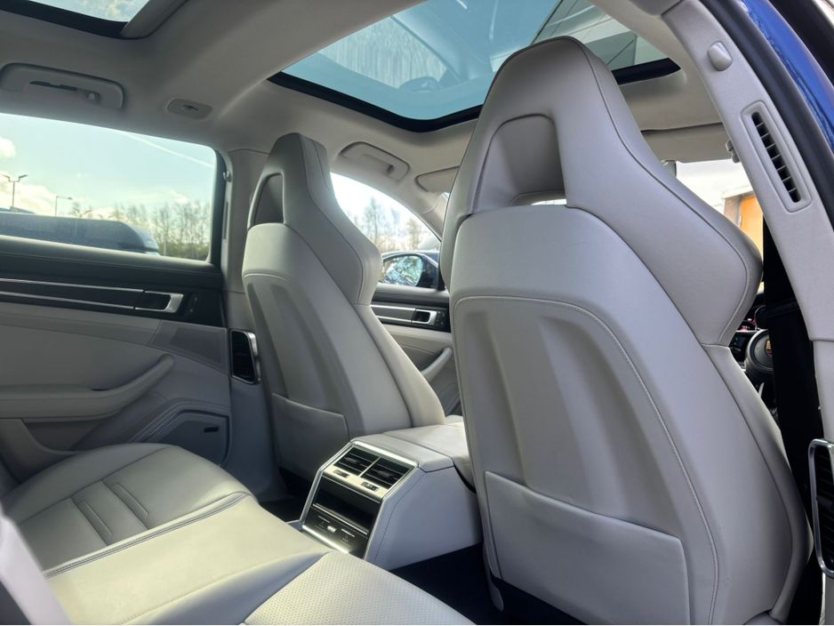 2023 Porsche Panamera - image 10