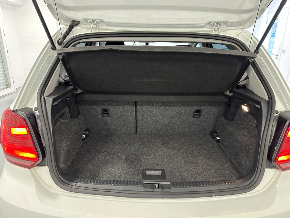 2016 Volkswagen Polo - image 31