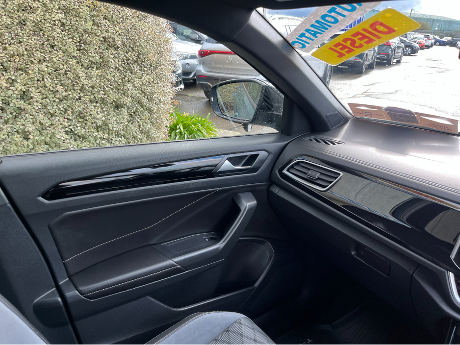 2023 Volkswagen T-Roc - image 16