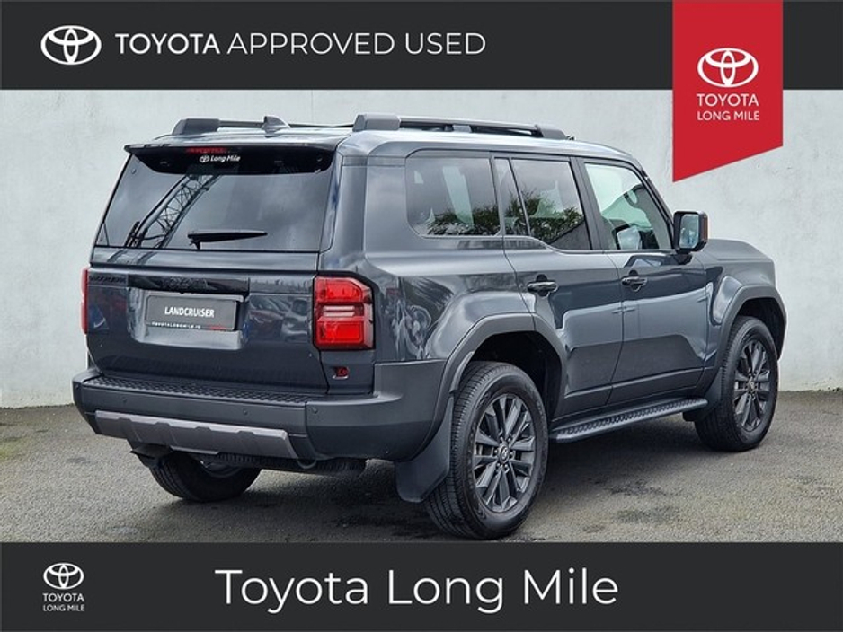 2025 Toyota Landcruiser - image 4
