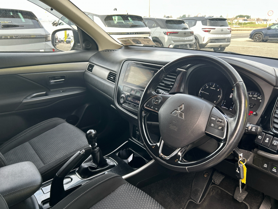 2017 Mitsubishi Outlander - image 6