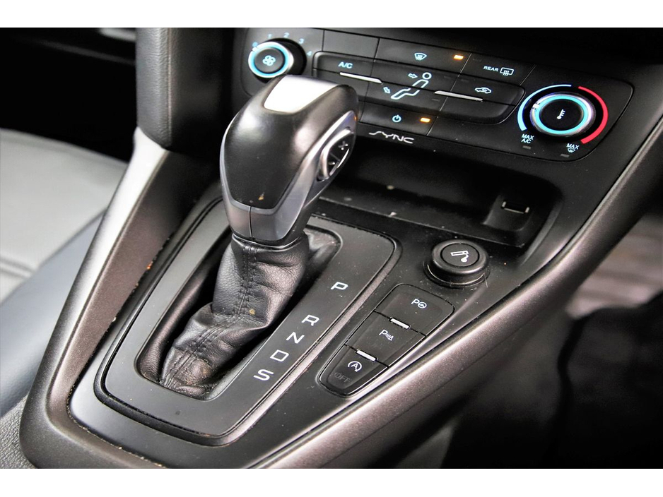 2016 Ford Focus - image 24