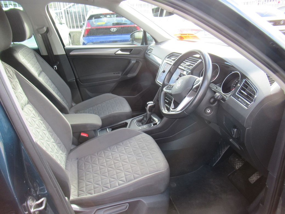 2022 Volkswagen Tiguan - image 12