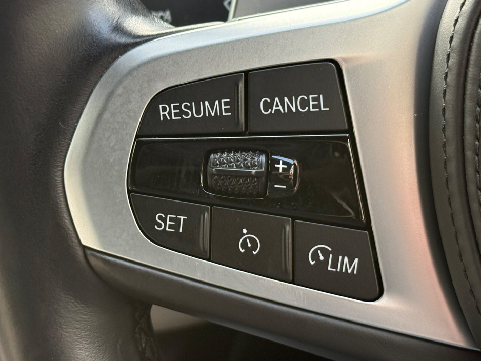 2022 BMW 3 Series - image 25