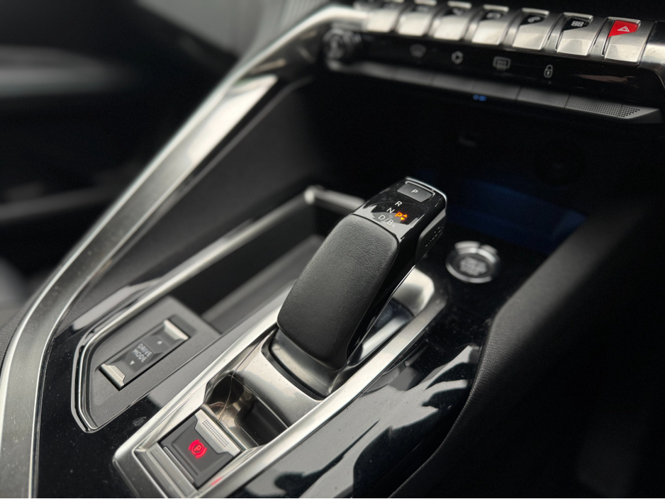 2022 Peugeot 3008 - image 14