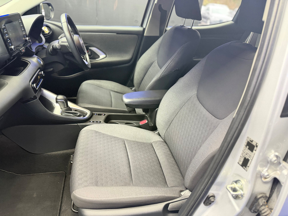 2021 Toyota Yaris - image 20