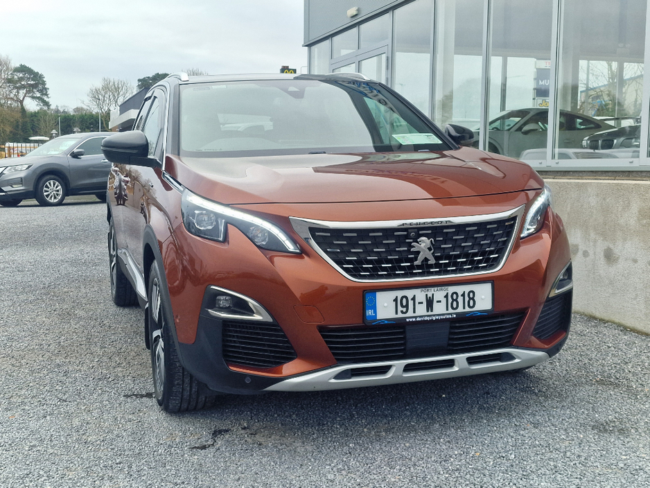 2019 Peugeot 3008 - image 2