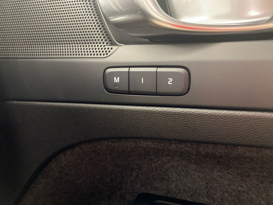 2026 Volvo EX40 - image 19