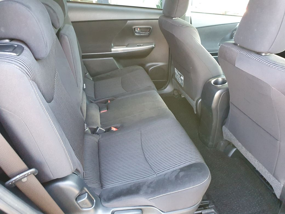 2018 Toyota Prius+ - image 21