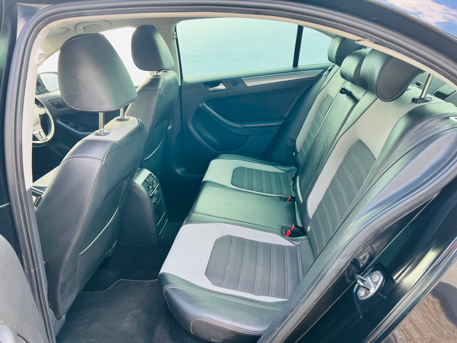 2014 Volkswagen Jetta - image 5