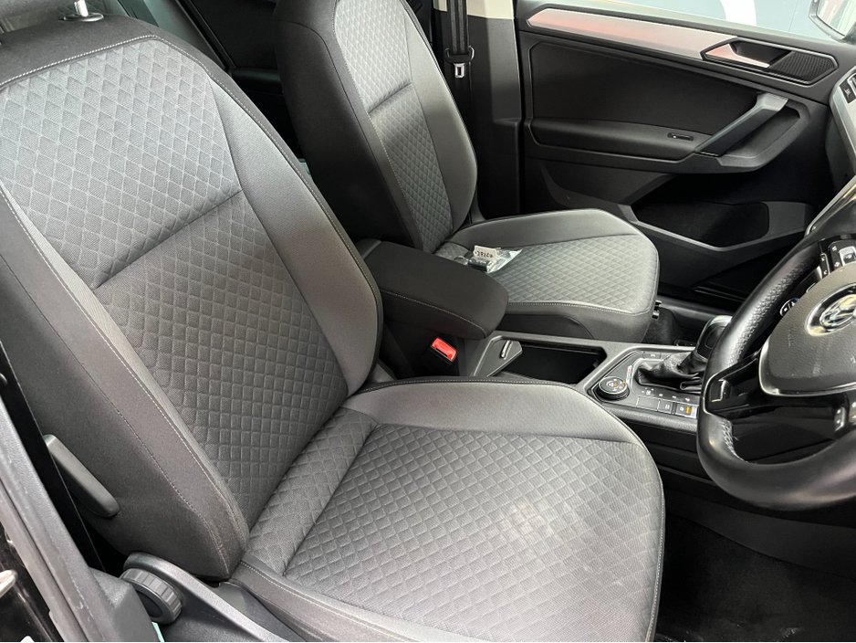 2018 Volkswagen Tiguan - image 12