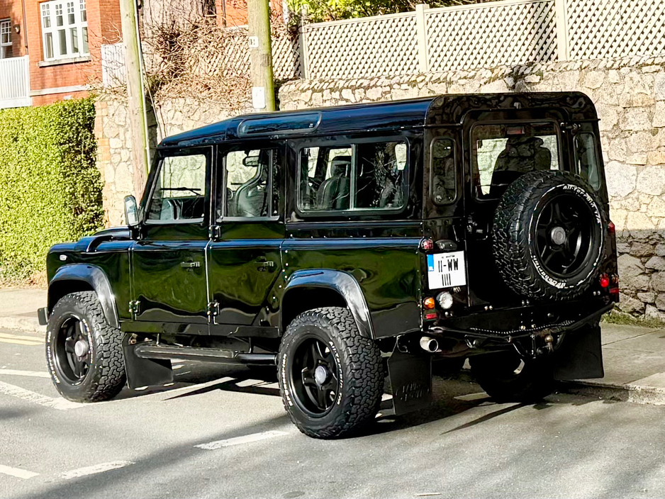 2011 Land Rover Defender - image 11