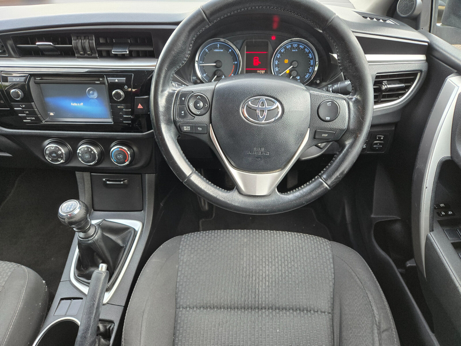 2015 Toyota Corolla - image 11