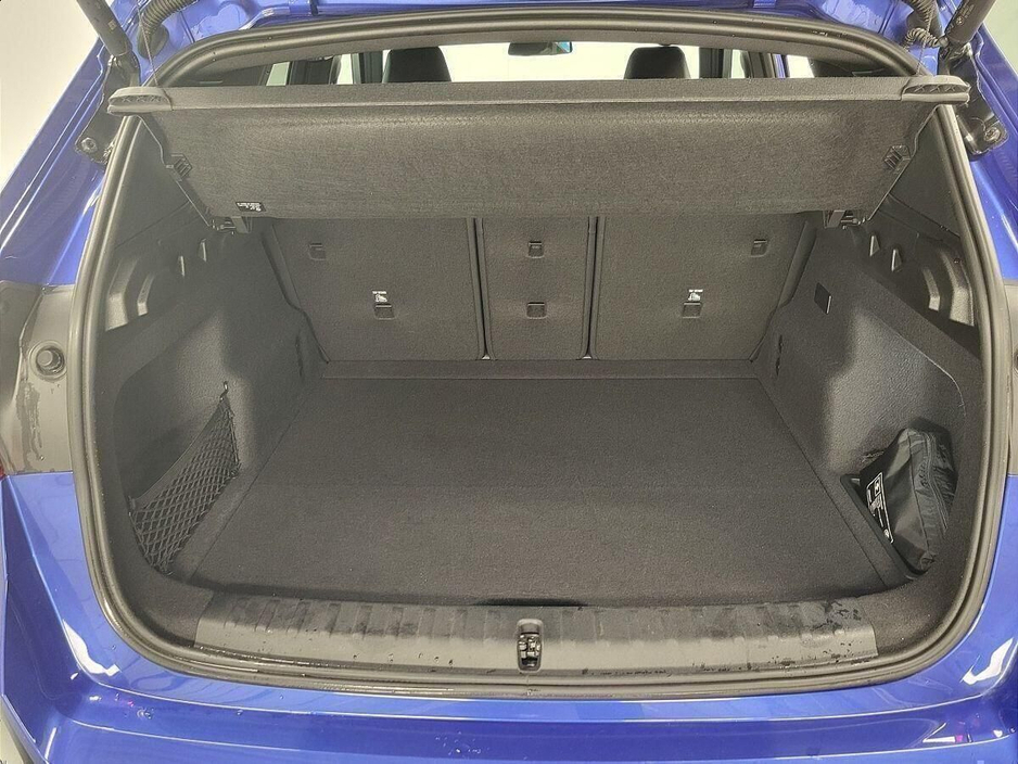 2025 BMW X1 - image 13