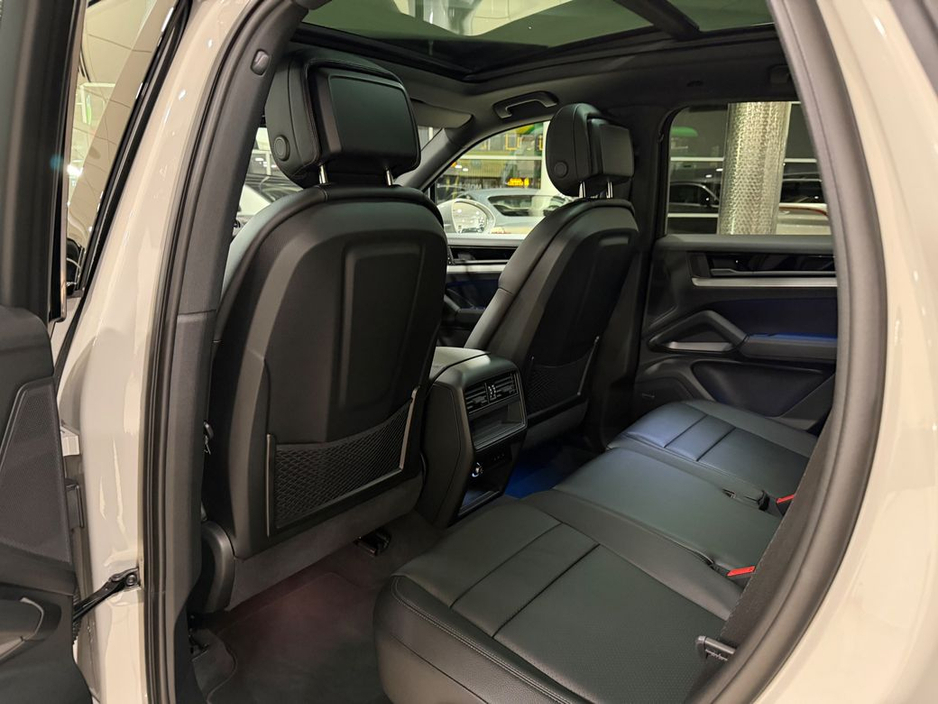 2025 Porsche Cayenne 3.0 V6 E-HYBRID=LOW MILES//HUGE SPEC//AS NEW=2 YEAR WARRANTY=TAILORED FINANCE PACKAGES AVAILABLE=TRADE IN'S WELCOME €114,995