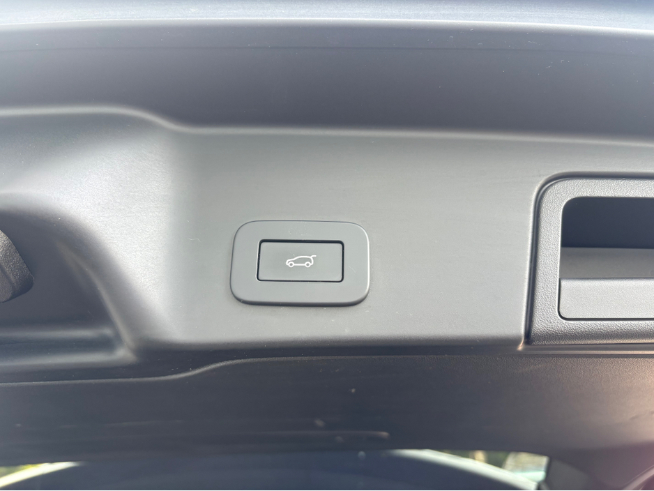 2022 Land Rover Range Rover Evoque - image 11