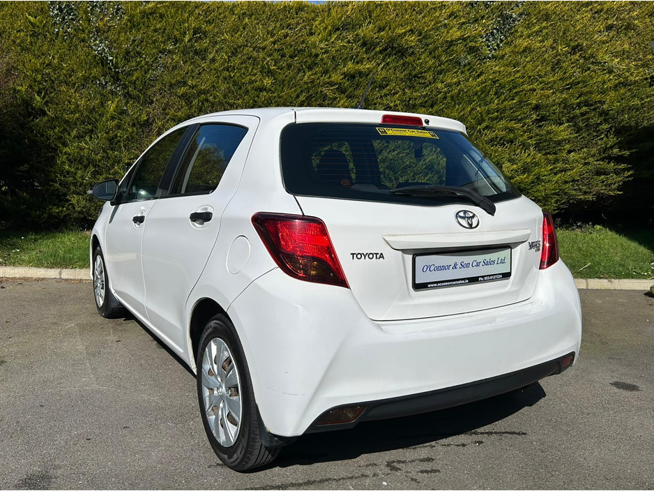 2016 Toyota Yaris - image 5