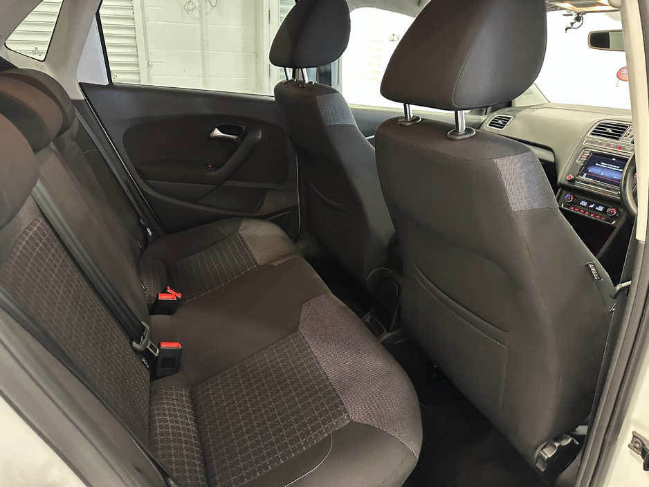 2016 Volkswagen Polo - image 29