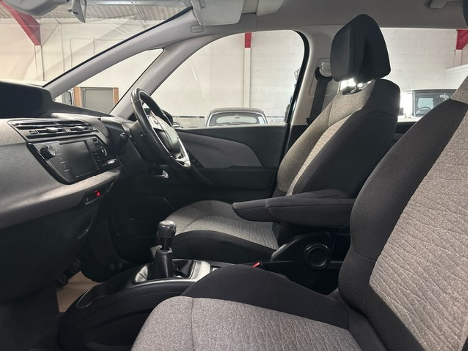 2016 Citroen C4 Picasso - image 6