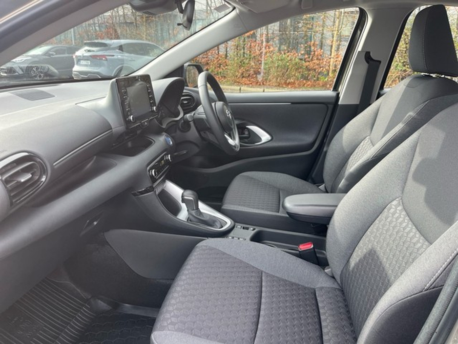 2023 Toyota Yaris YARIS LUNA HYBRID €24,450