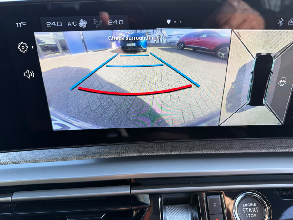 2025 Peugeot 5008 - image 12