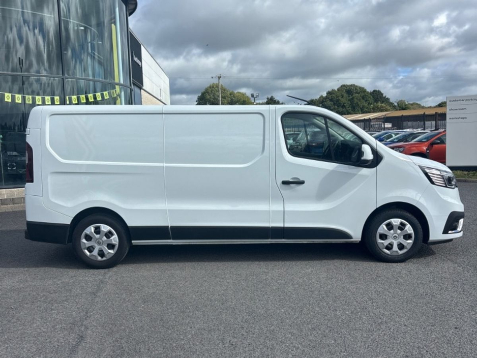 2023 Renault Trafic RED VAN FWD 130 3T1 E6 ex vat price displayed €21,550
